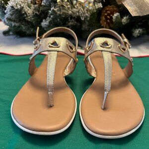 Women's Aerosoles sz 9.5 thong sandals, gold metallic texture Lago model.